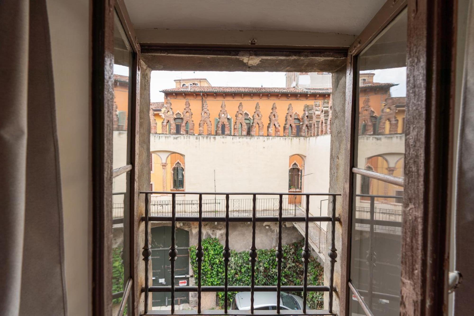 Aparthotel Palazzo Delle Guglie - Residenze Verona Exteriér fotografie